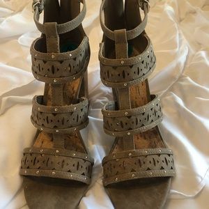 G by guess sandal heels